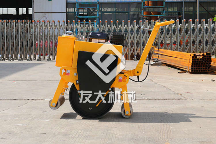 小型压路机作业前要做哪些准备工作？